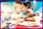 В столовой можно научить детей правильно питаться