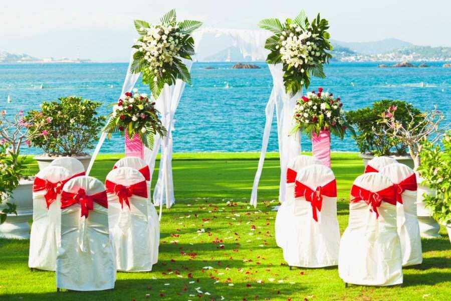 Выездная свадебная церемония: необычный формат памятной даты